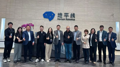 中国汽车工程学会副理事长兼秘书长侯福深一行赴地平线走访交流
