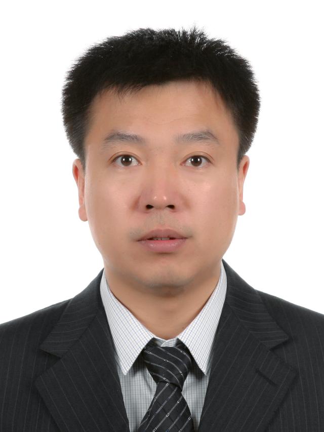 李伟东